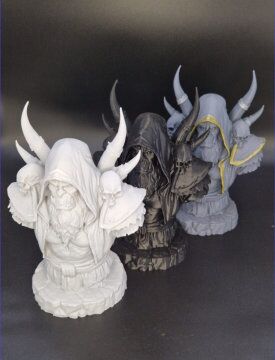 Actionfiguren im Regal